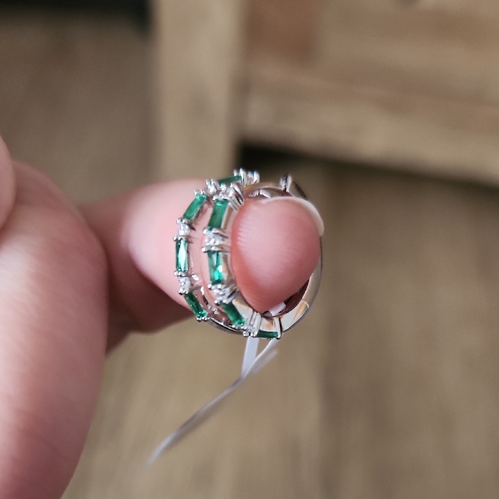 Elegant Silver and Green Hoop Earrings - Picture 3 of 5
